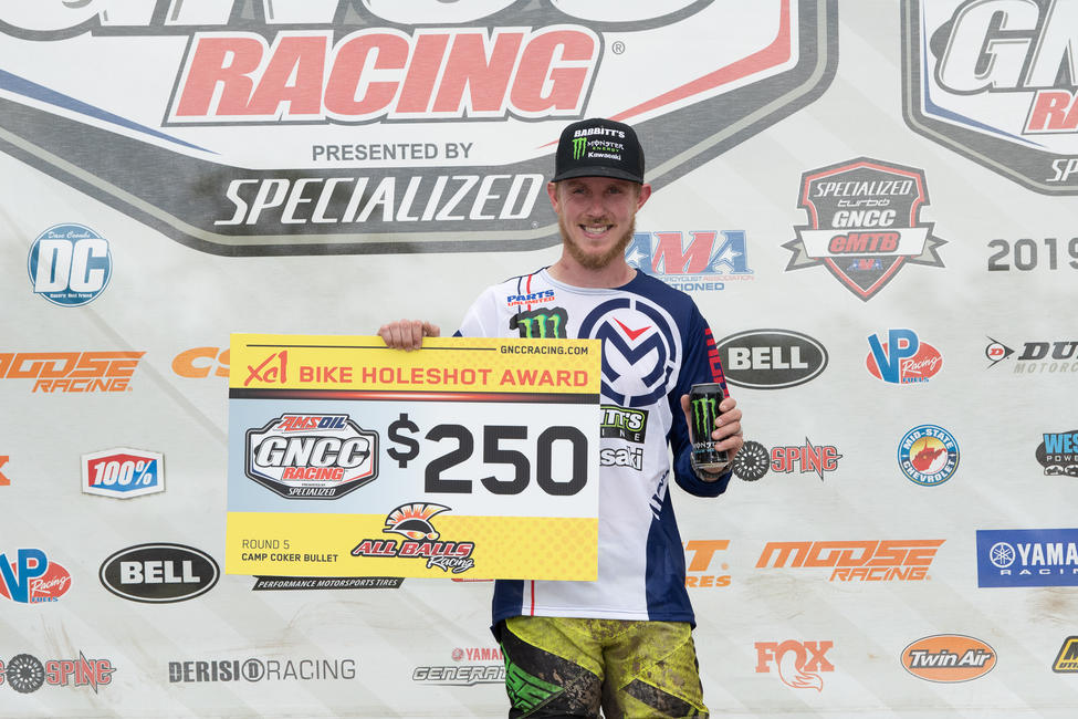 Jordan Ashburn recogió $ 250 adicionales después de ganar el premio All Balls Racing.