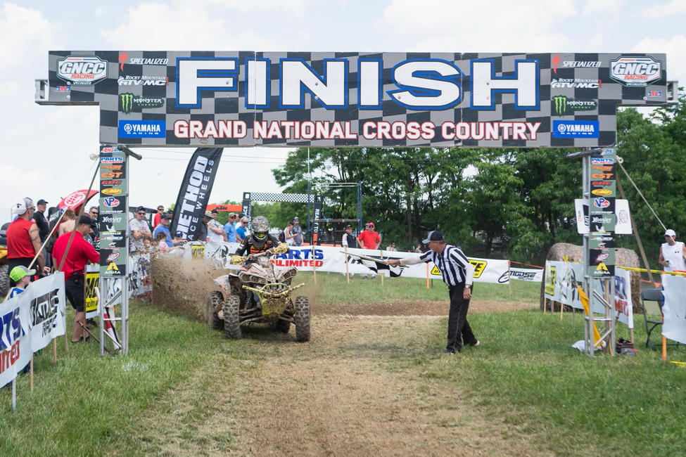Cody Collier (Kenda/BNR/Nine2/Custom Axis) battled through to earn the overall 11 a.m. and 4x4 Pro win. Photo: Mack Faint