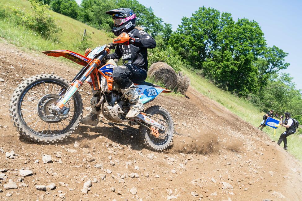 untitled_shoot-093-24