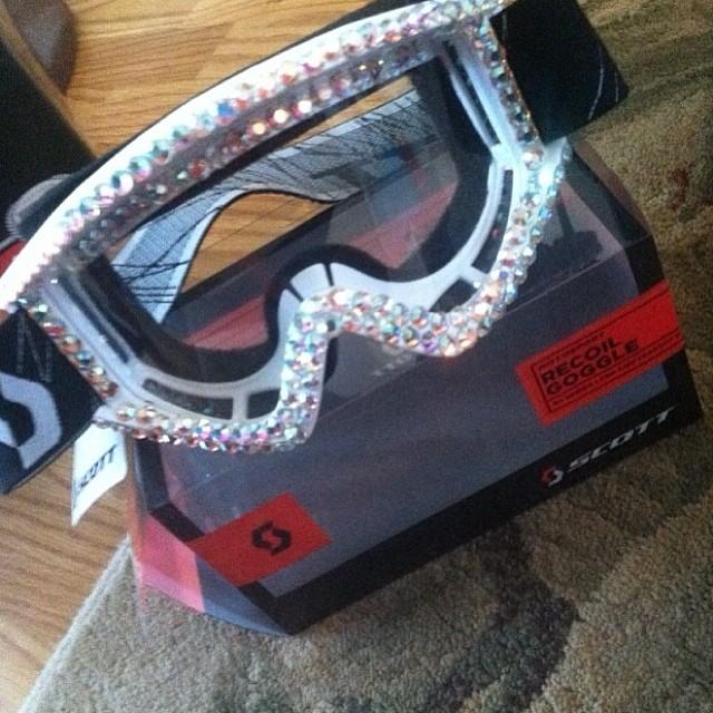 @beeexd grabbed the final W of the #gnccxmas season with these sweet goggles her mom made 