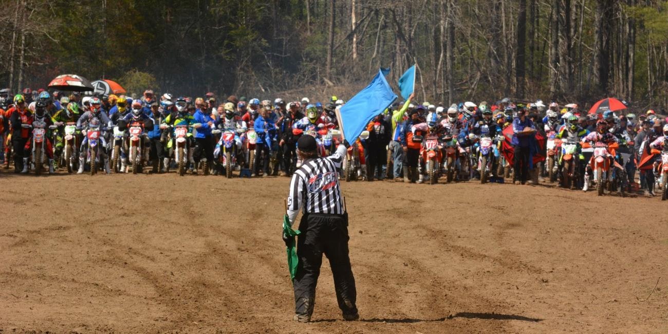 Mullins and Russell Neck-and-Neck Heading into Round 4