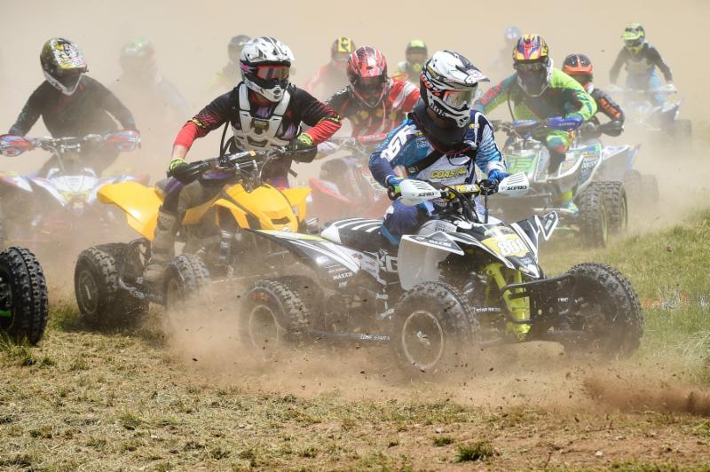 Eli Kiger leads the College B Class into the first turn. Photo: Ken Hill