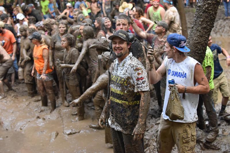Coastal Racing crew members were out in full force to point lines to the riders. Photo: Ken Hill