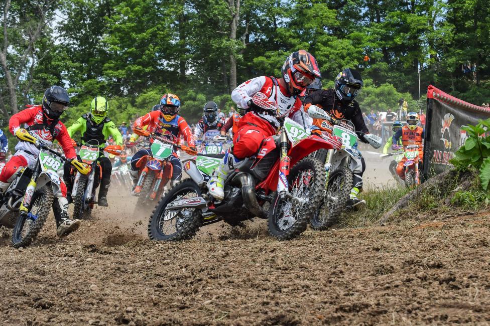 Nick Davis (#927) earned the XC2 250 Pro holeshot award.