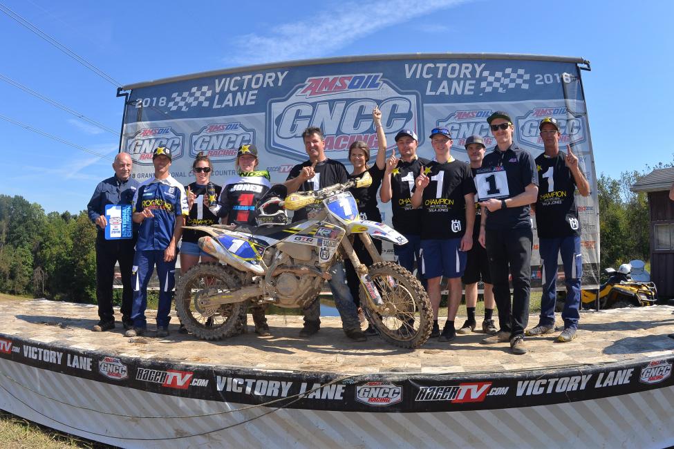 Jones celebrates her 2nd consecutive WXC Championship