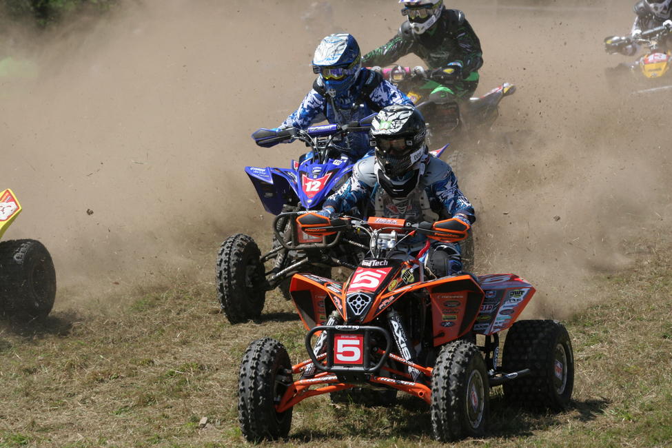 Thats Bryan Cook (5) ahead of Johnny Gallagher (12), Adam McGill hidden behind Johnny and Chris Bithell in the corner of the shot on the number 13 machine.