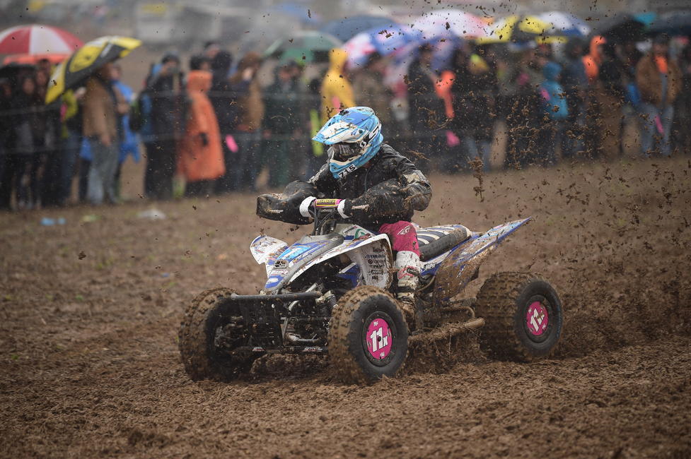 Traci Pickens pushed through the conditions to finish third in the WXC class.