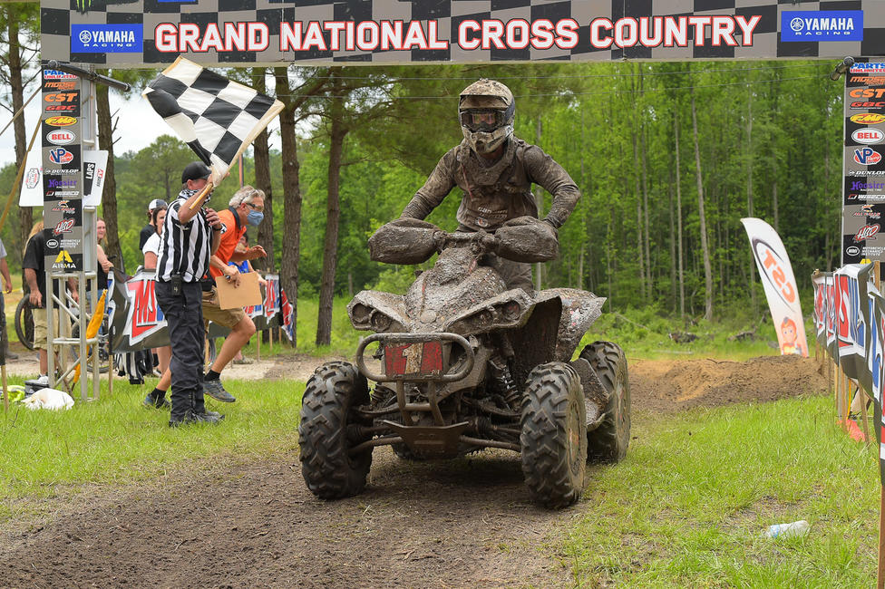 Landon Wolfe (OBOR/Can-Am/Derisi Racing/Action Sports) battled his way through the pack to take his fifth-straight win in 4x4 Pro.