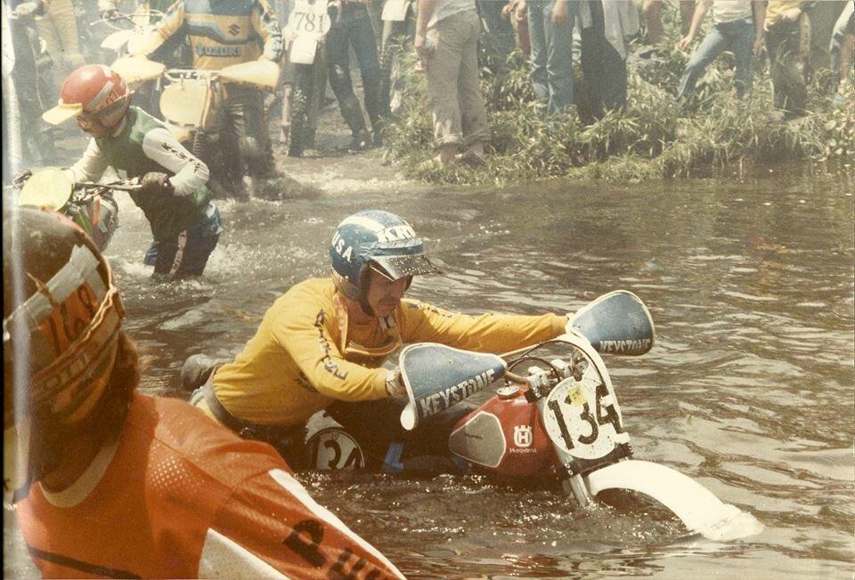 ...this photo of MotoTee's/Gear Racewear's John Ayers?