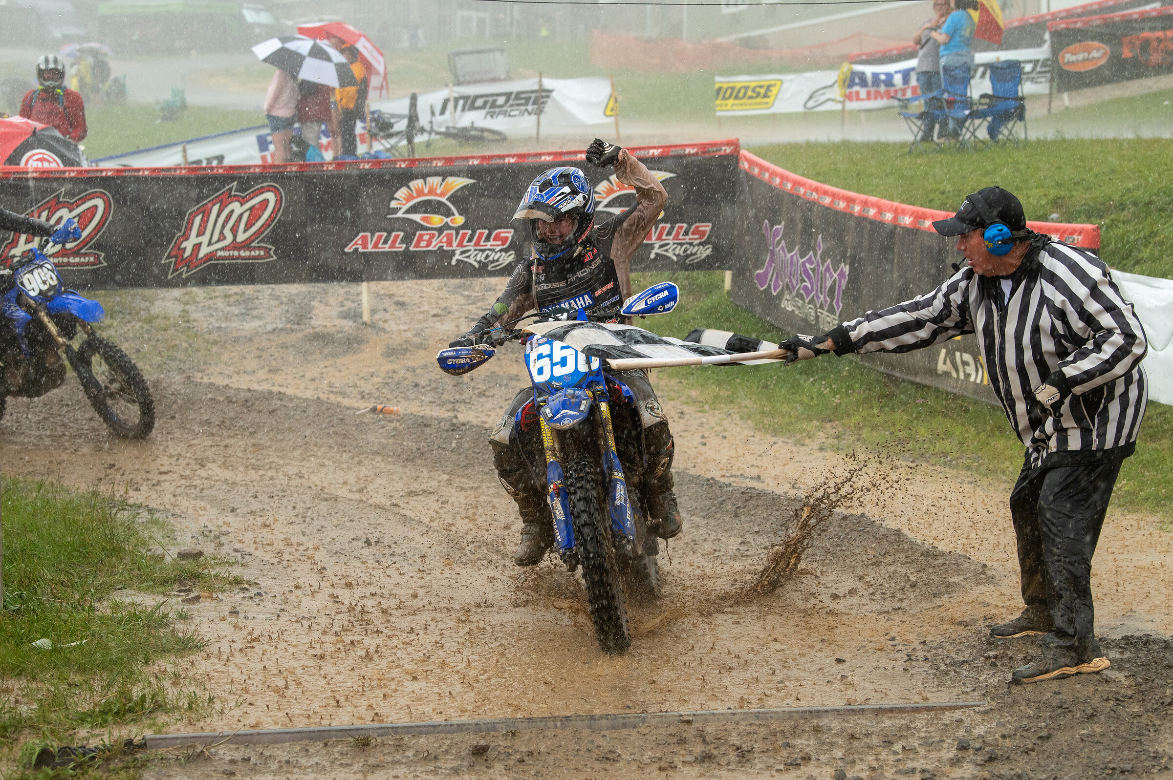 Rachael Archer (AmPro Yamaha) came through to earn the WXC class win.