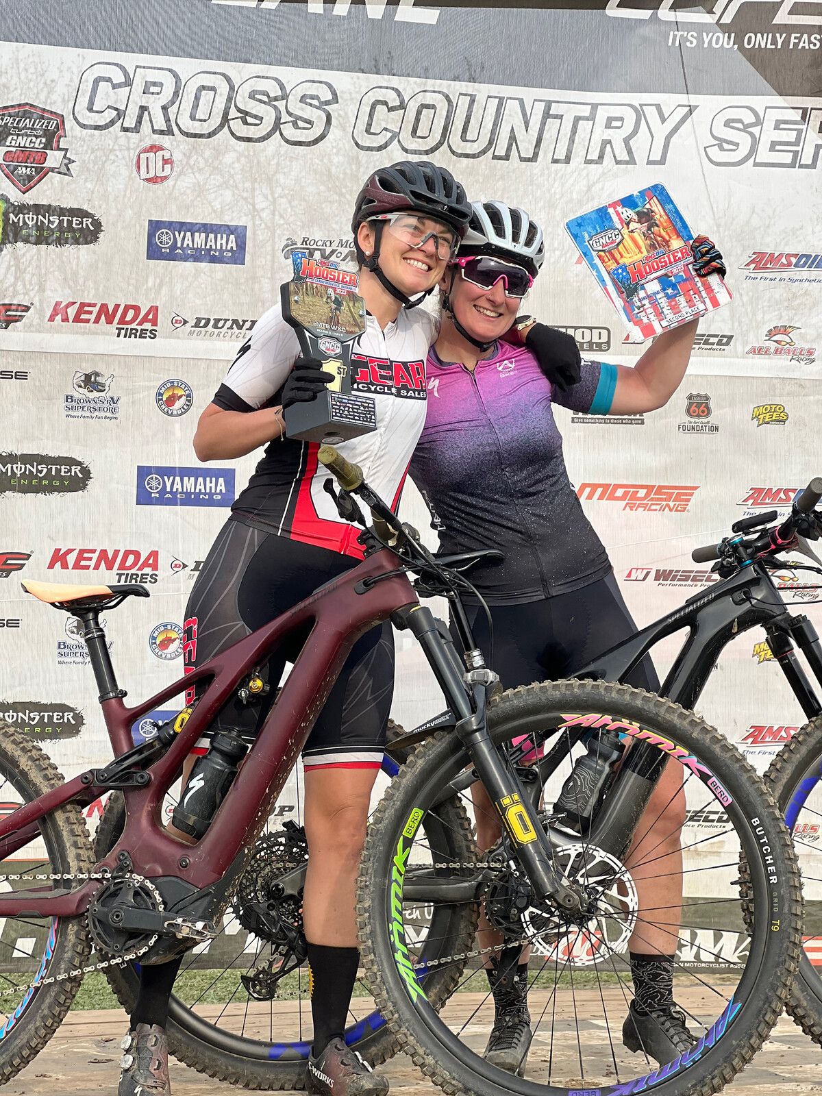 Ginny McFall (left) and Ashley Hendershot (right) battled at the AMSOIL Hoosier in the WXC eMTB class.