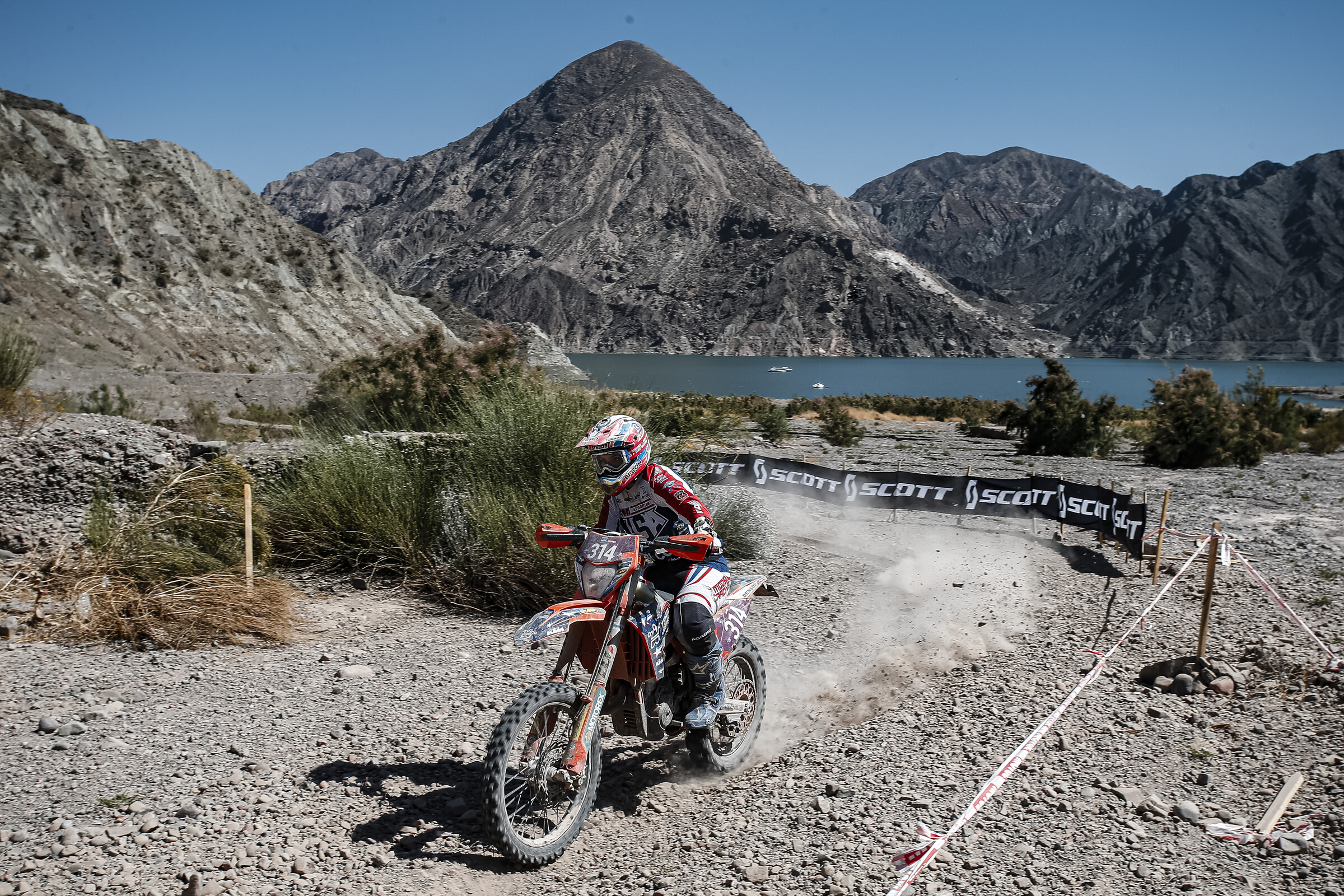 Korie Steede helping her fellow teammates keep the lead in the Women's World Trophy standings.