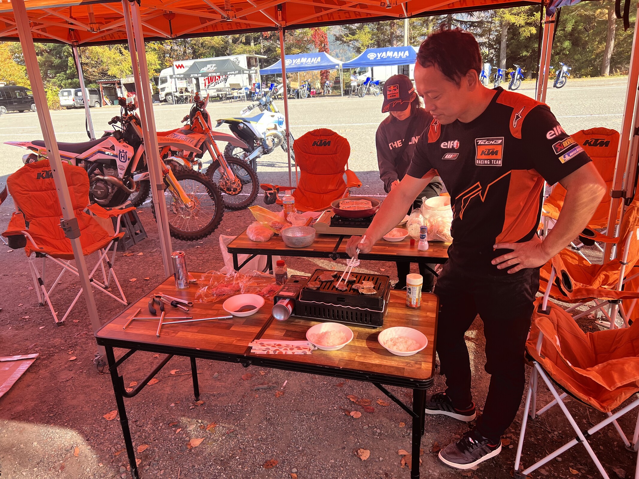 Have you ever had Wagyu cooked on a grill in a race parking lot for lunch? We did! And they only paid around $20 US for the whole meal!