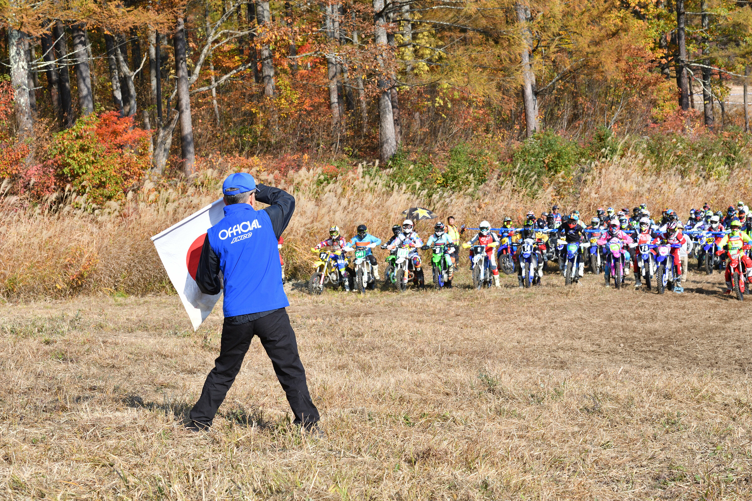 Masami Hoshino, JNCC President, starts each race using the Japanese National Flag. Pretty cool!