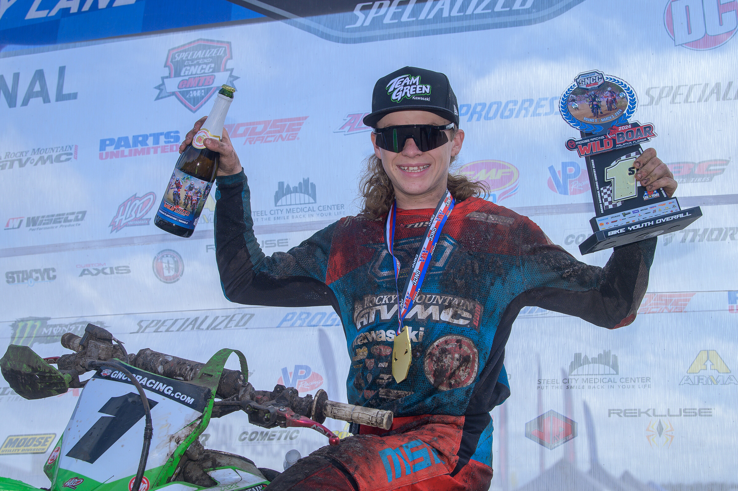 Caleb Wood (Rocky Mountain Red Bear Kawasaki) earned the Youth Overall win.