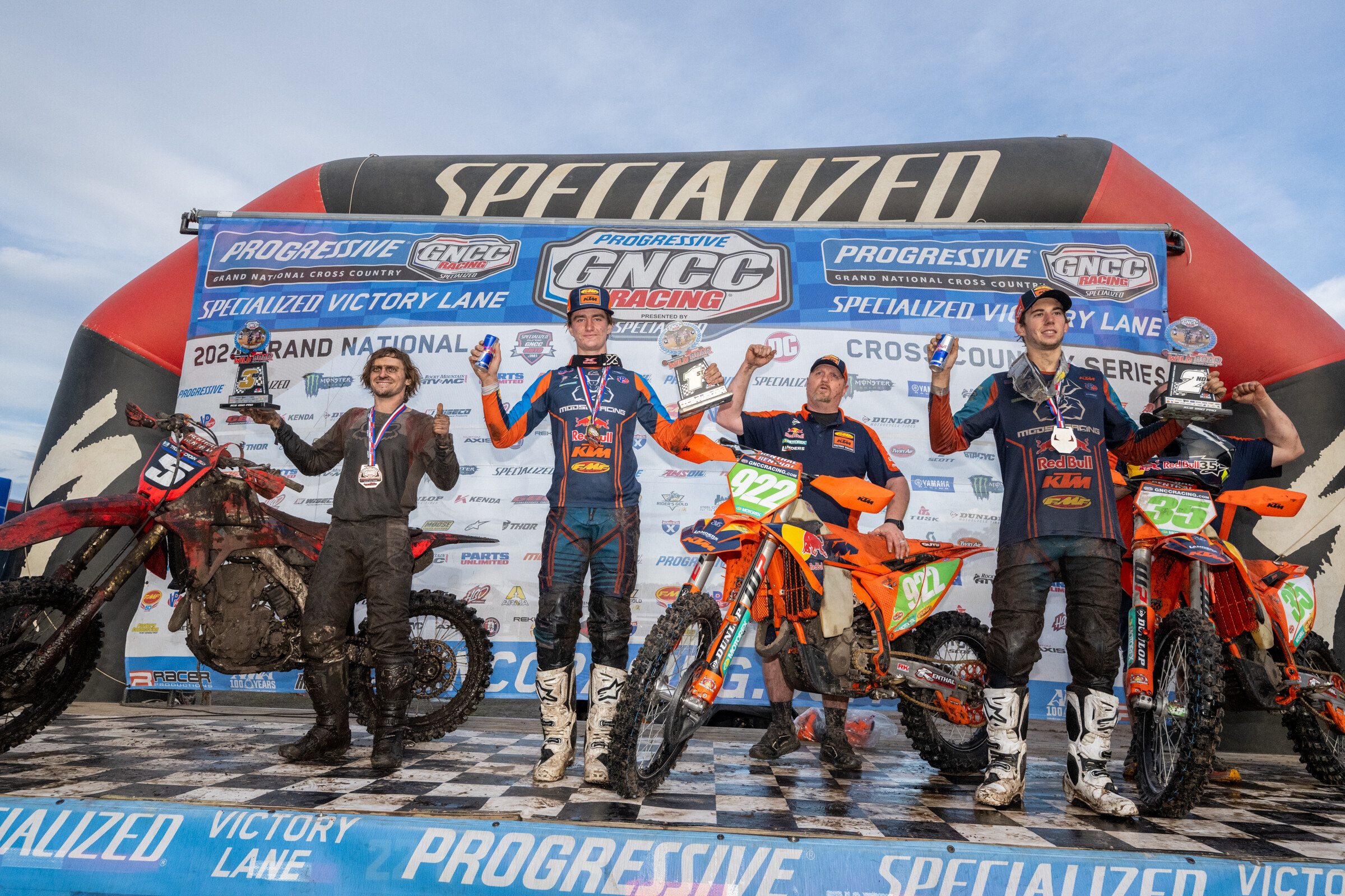 GRANT DAVIS & ANGUS RIORDAN - FMF KTM FACTORY RACING TEAM LANDERS