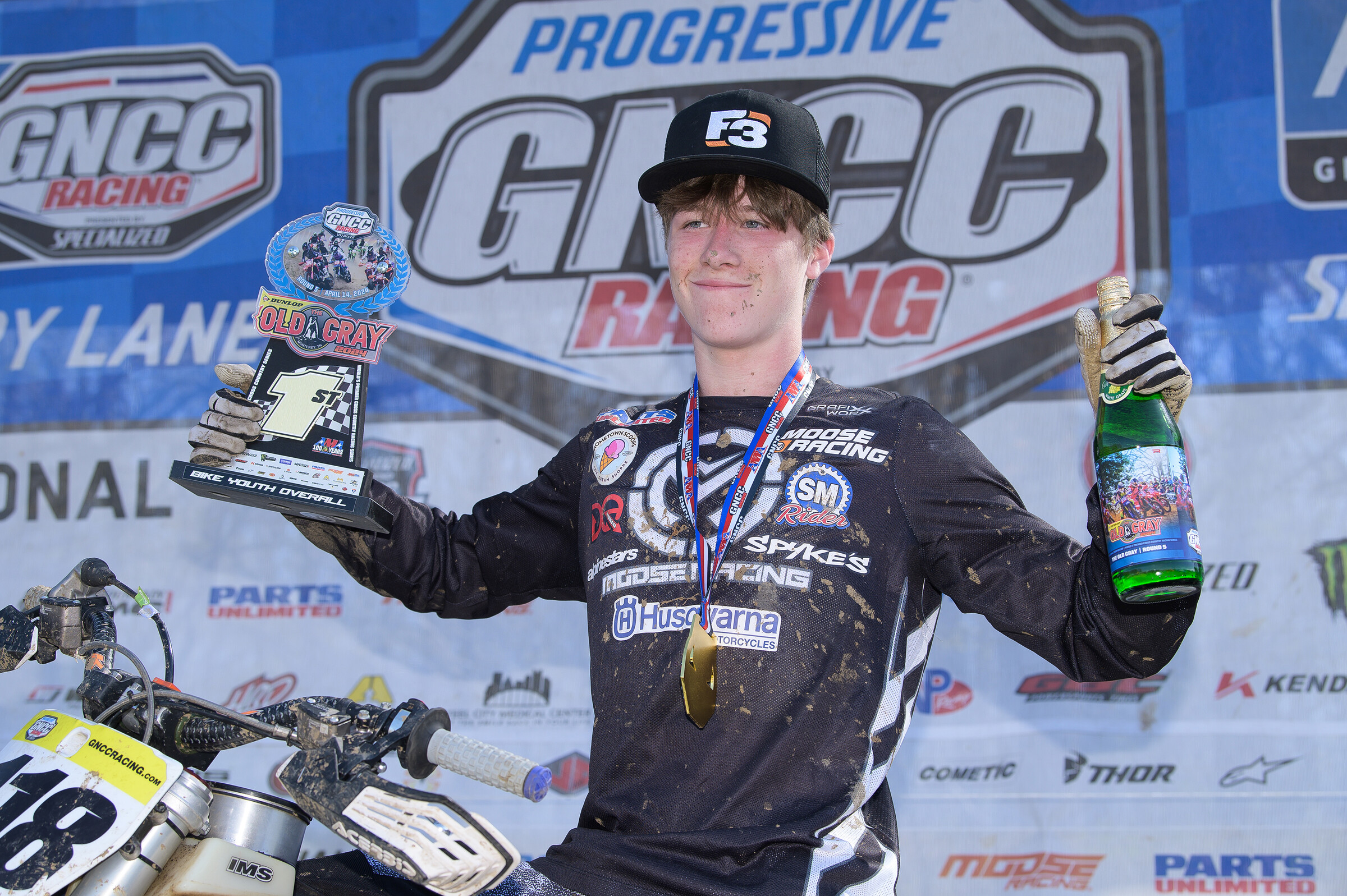 Brody Amos fought back and earned the Youth Bike Overall Win.