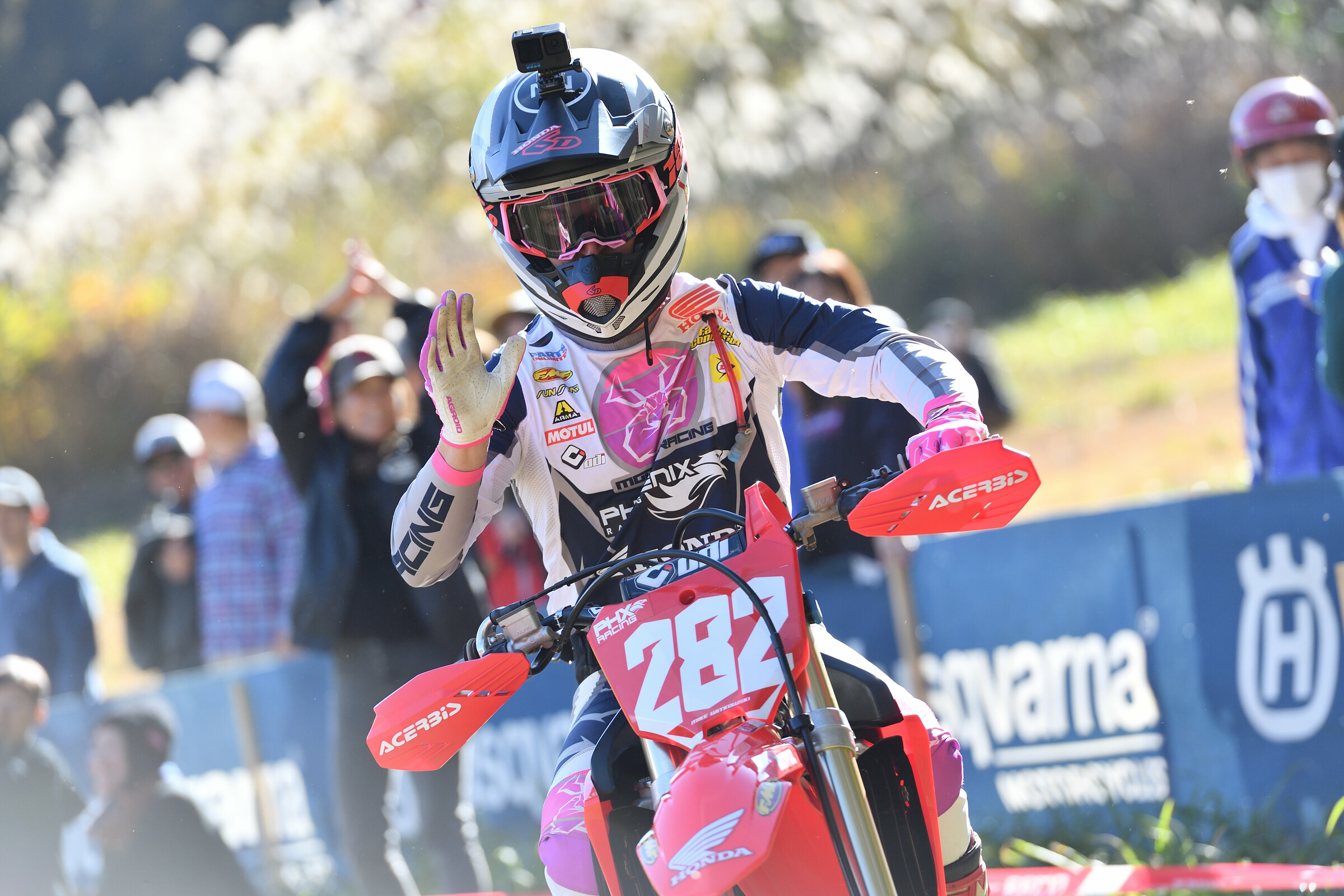 Mike Witkowski heads to the starting line.