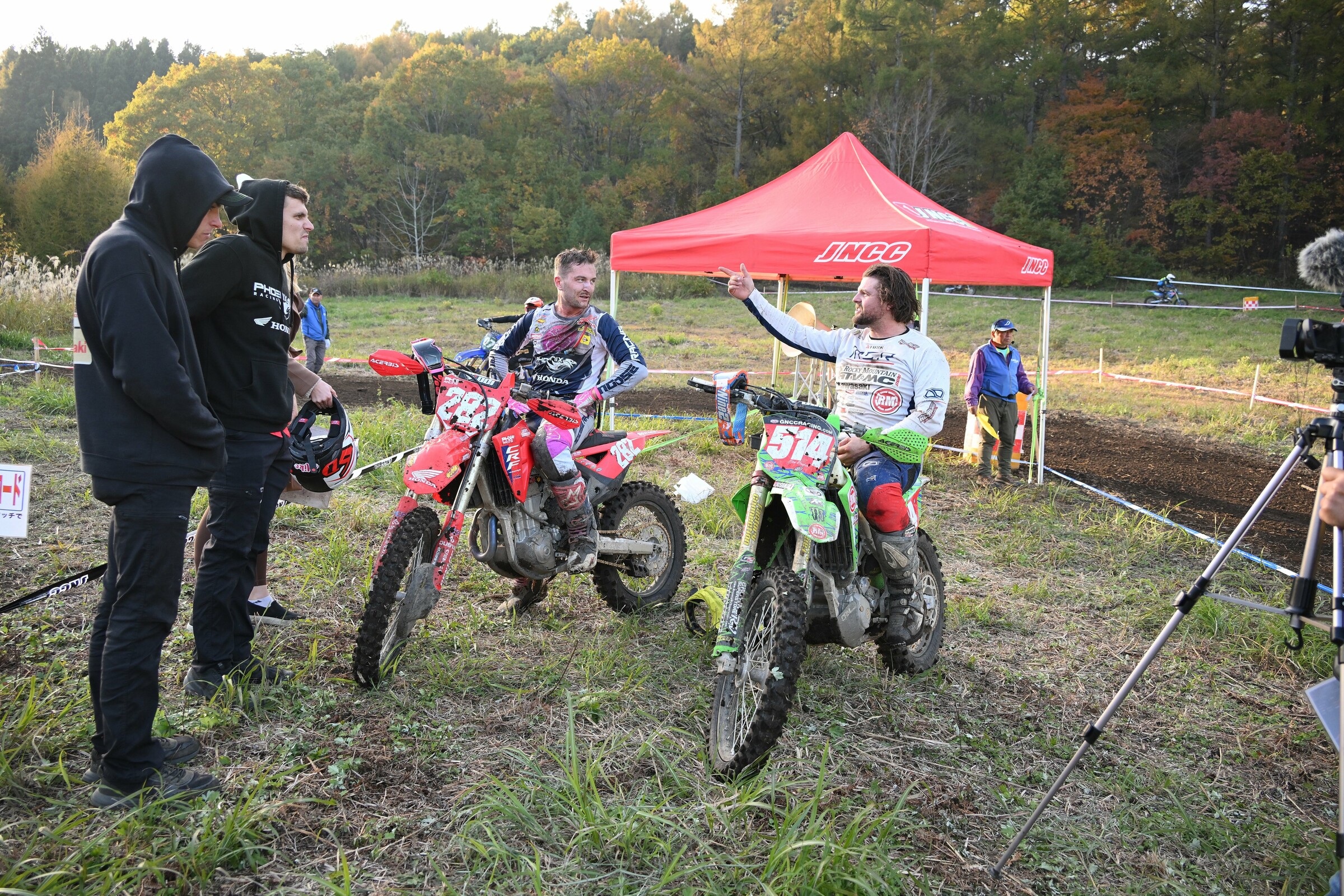 Stu and Mike just after taking the checkered flag.