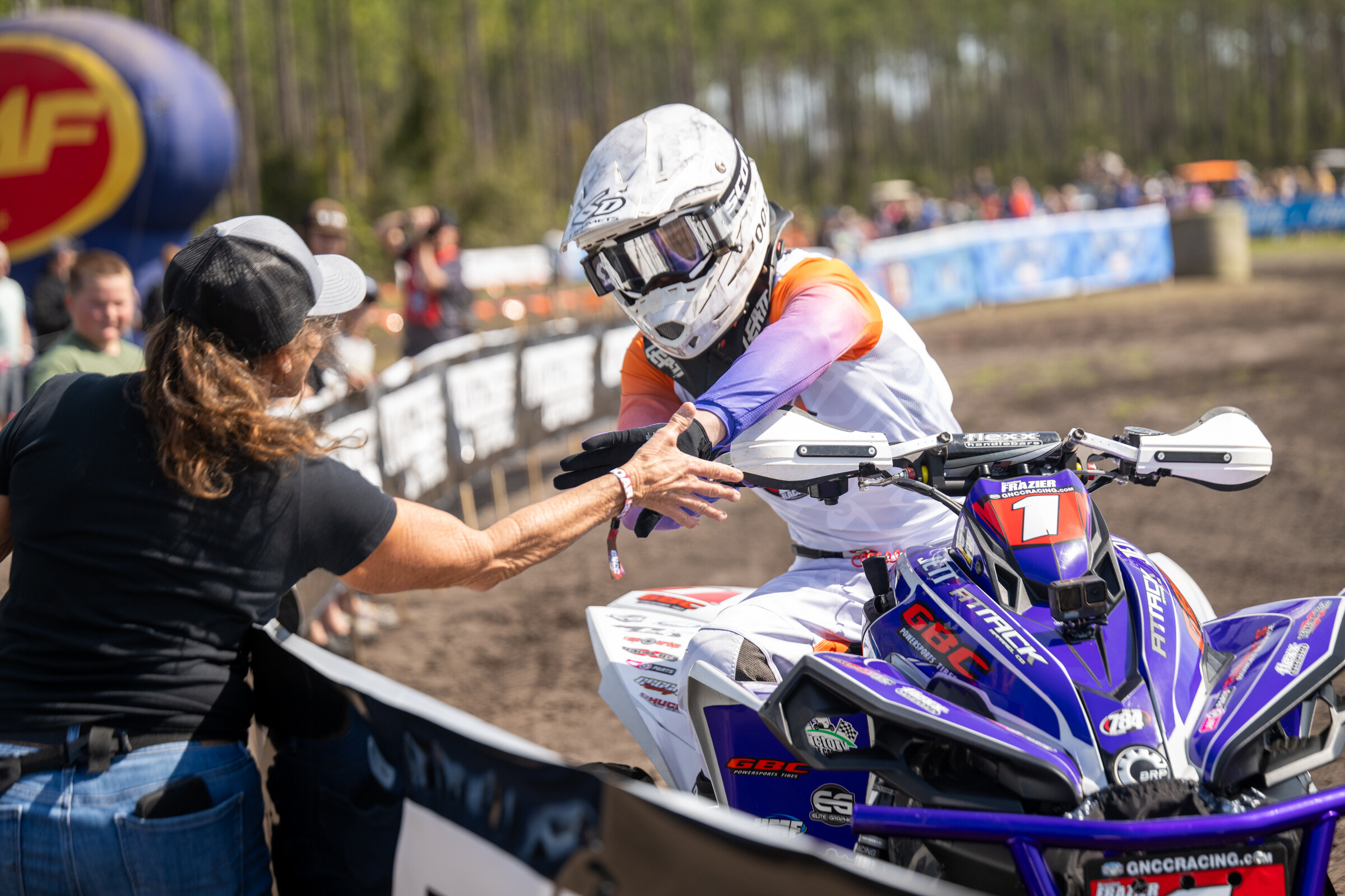 Frazier giving out the high-fives to fans during opening ceremonies at round two.