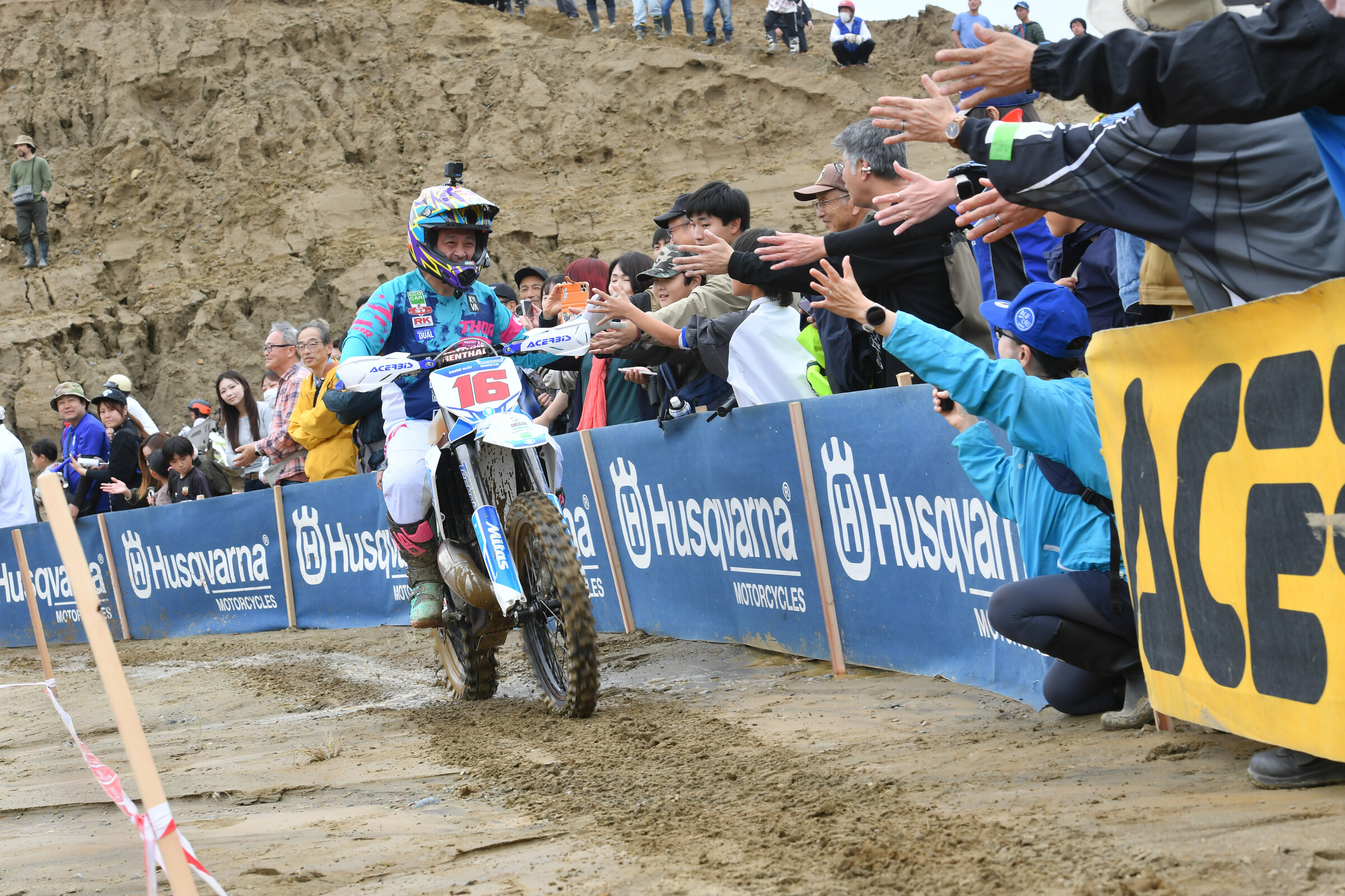 Akira Narita rolls to the line.