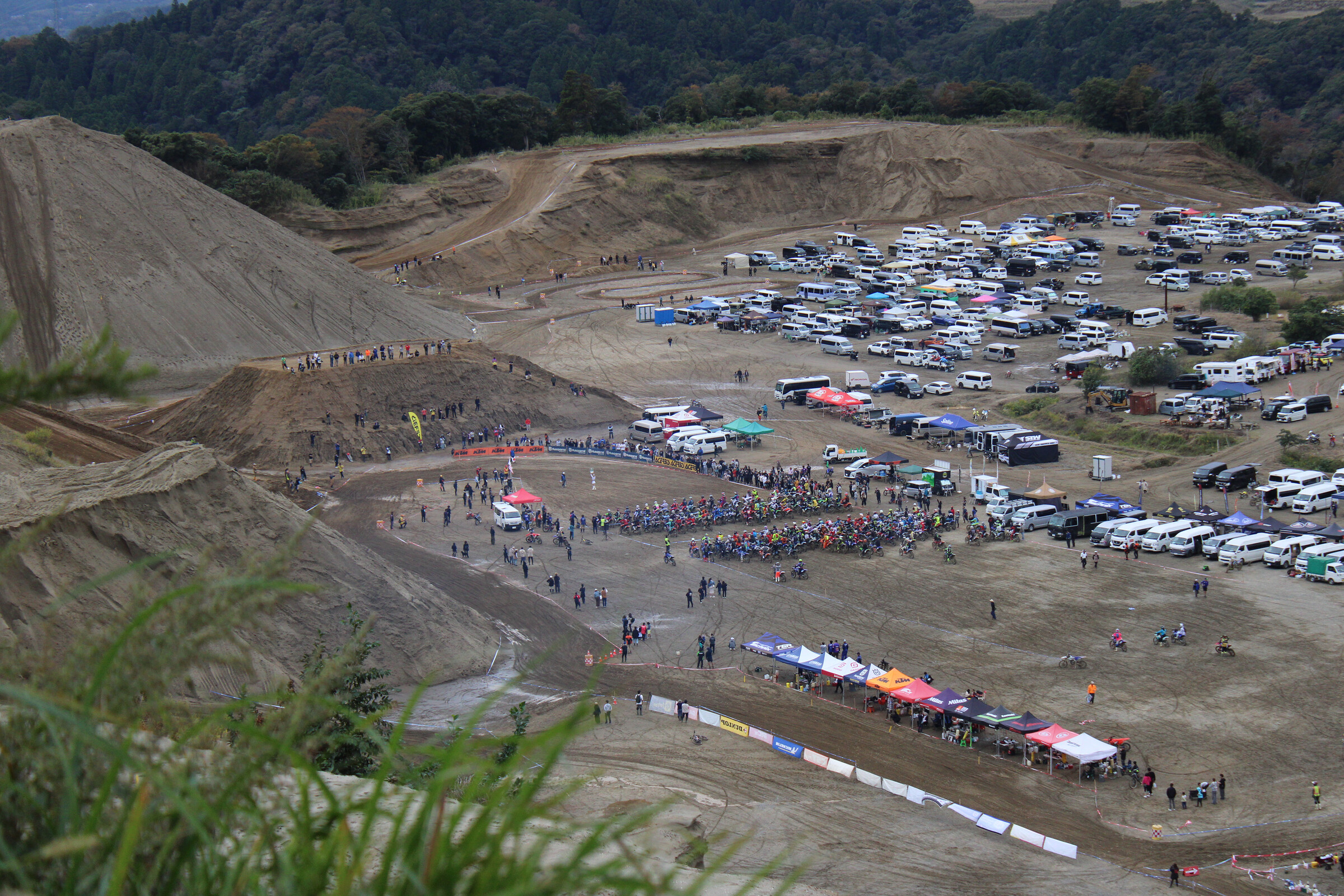 A huge bottleneck formed on lap 4 of the PM race, forcing a restart!