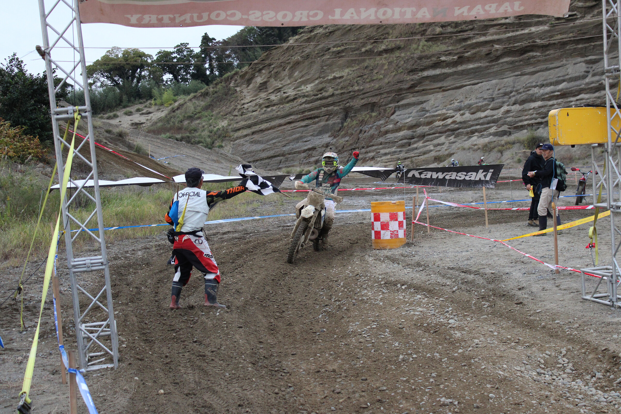 Akria Narita takes the win!