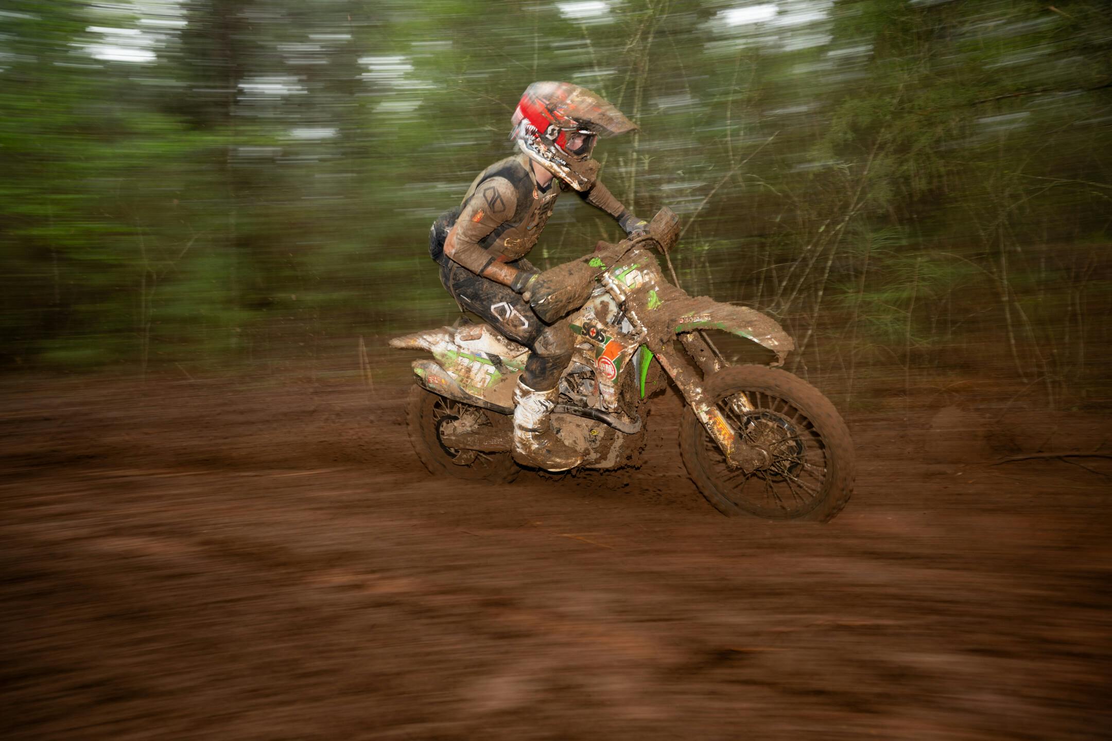Nick DeFeo (Rocky Mountain Red Bear Kawasaki) charged through to take the XC2 250 pro class win, his second of the season.